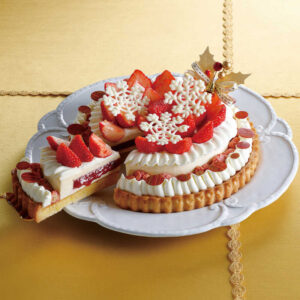 苺づくしのパーティータルト