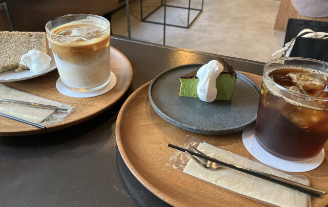 カフェパティシエの仕事内容とは？パティスリーとの違い・働き方・求人の見方を解説