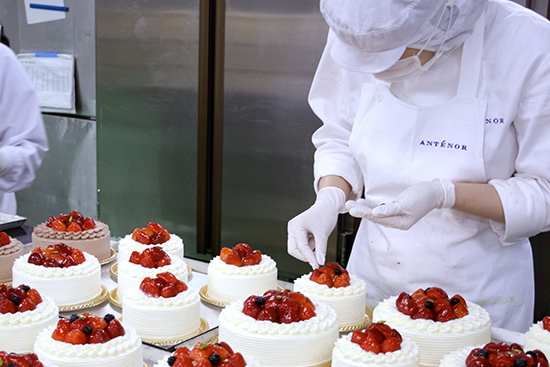 多くの有名パティスリー＆ベーカリーを展開する創業50年超の老舗洋菓子企業