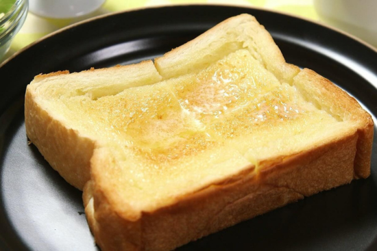 卵を一切使わず、生で食べても美味しい高級「生」食パン