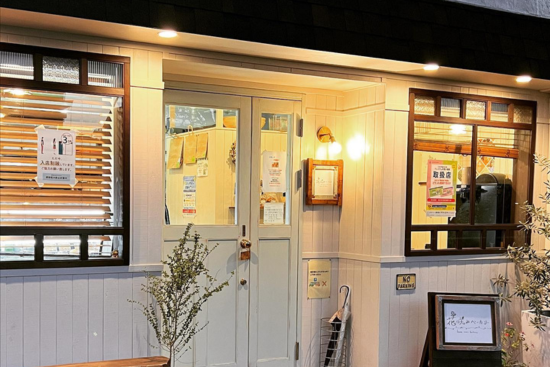 カフェのようなナチュラルなお店の中は小麦の香りでいっぱい!