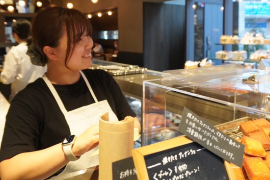 クラシックとモダンが融合したパティスリーカフェ