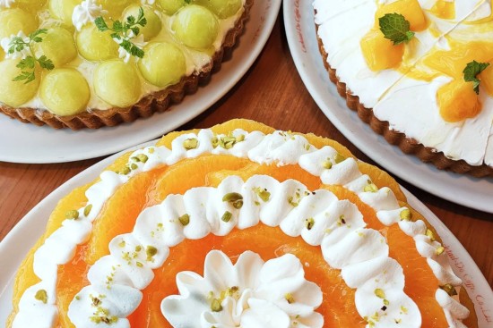 おしゃれなカフェと併設されたケーキ工房