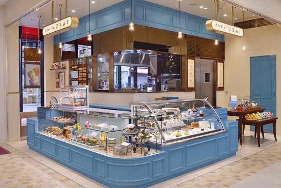 ケーキ、プリンなども併設のキッチンにて作られています。