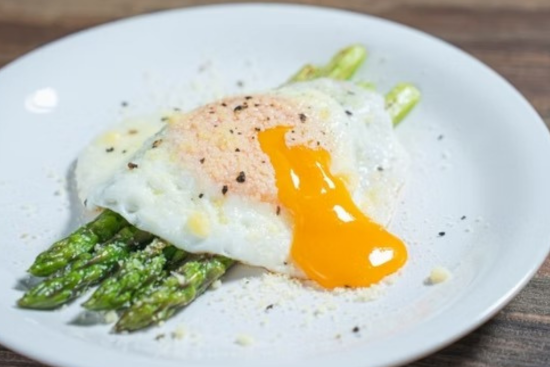 「毎日食べたくなるパンと紅茶で、食卓を少し特別に」