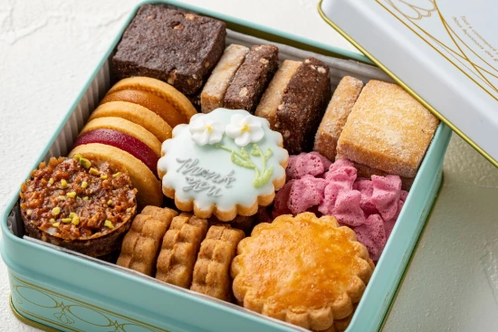 季節感を大切にしたアイシングクッキー缶