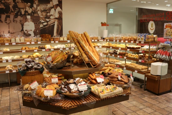 一社にいながらさまざまな国のパンづくりが学べる