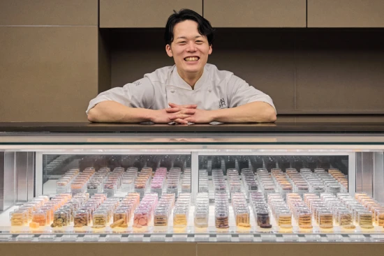 洗練された美しさとともに菓子とアートの可能性を提供