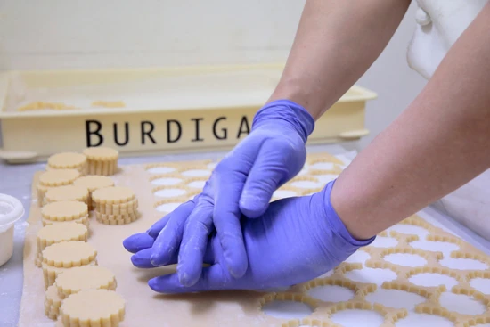 上質なフランス菓子を手作りで製造