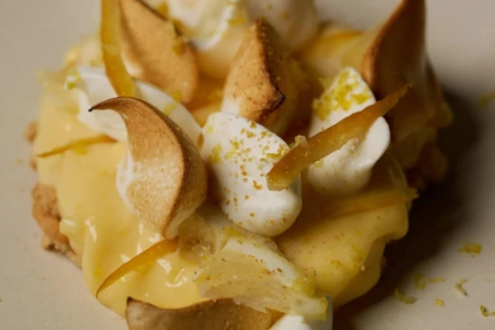 文化複合施設「Com-ion」内のカフェ／オールデイダイニング