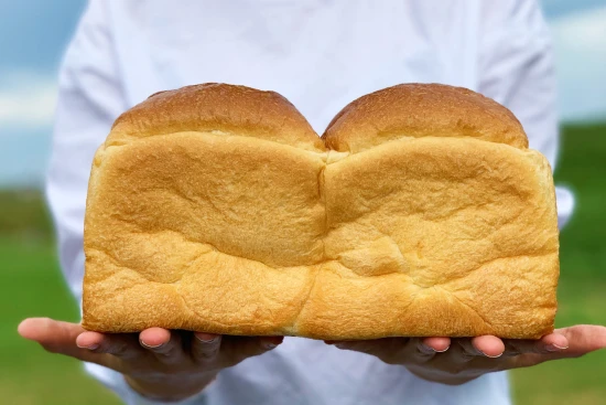国産小麦100％のふわふわもちもちパン