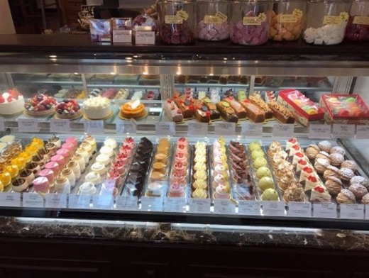 PATISSERIE AVRANCHES GUESNAY パティスリー アヴランシュ ゲネー>